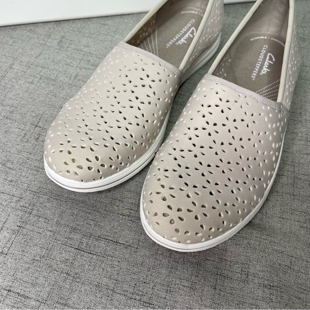 Clarks Cloudsteppers Taupe Breeze Emily Slip On Shoes 7.5 New - Picture 4 of 10
